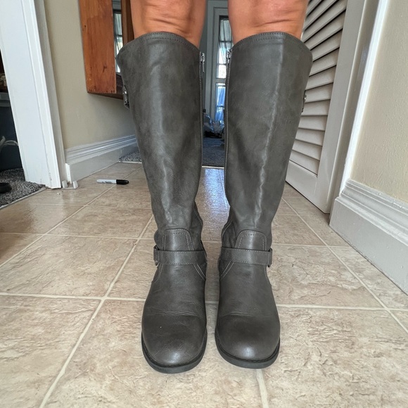 =FABULOUS! G BY GUESS Gray Boots Sz 6M= - Picture 2 of 6